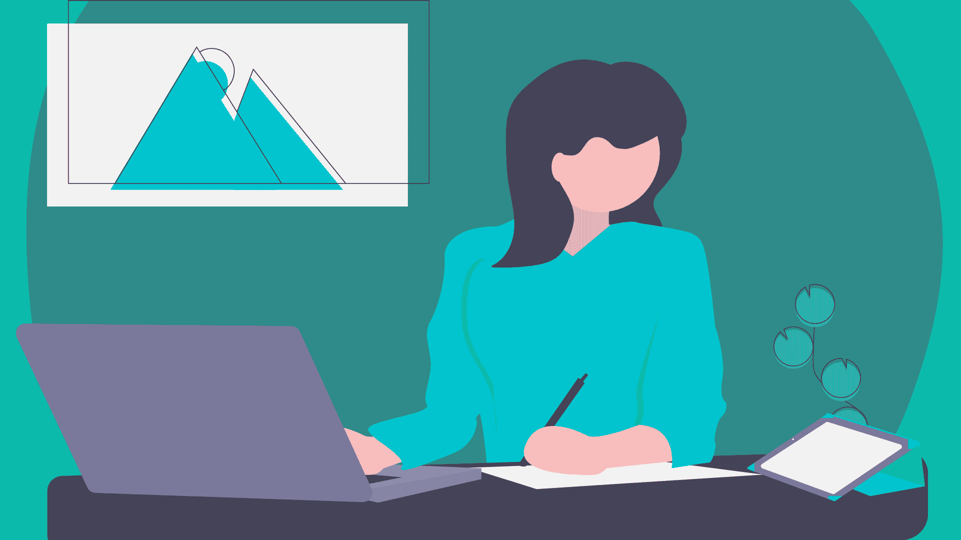 Osoba przy biurku z laptopem, tabletem i notatkami, w tle obraz geometryczny.