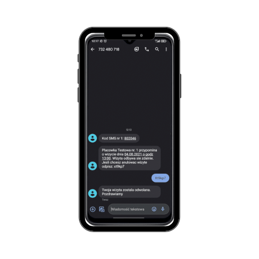 Wiadomość SMS o kodzie i anulowaniu wizyty na ekranie telefonu.