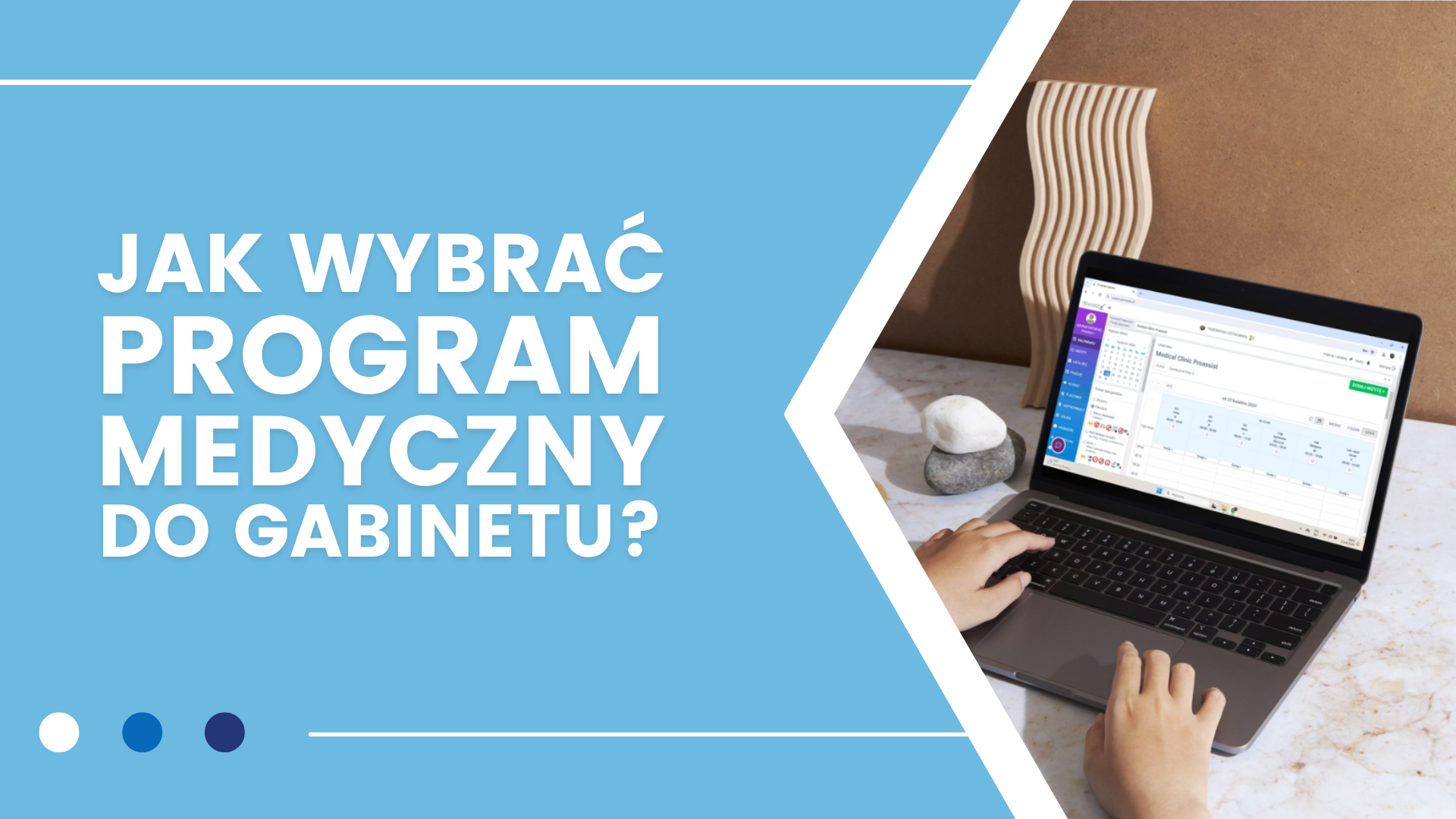 Osoba używająca laptopa z oprogramowaniem medycznym, tło z niebieskim wzorem.