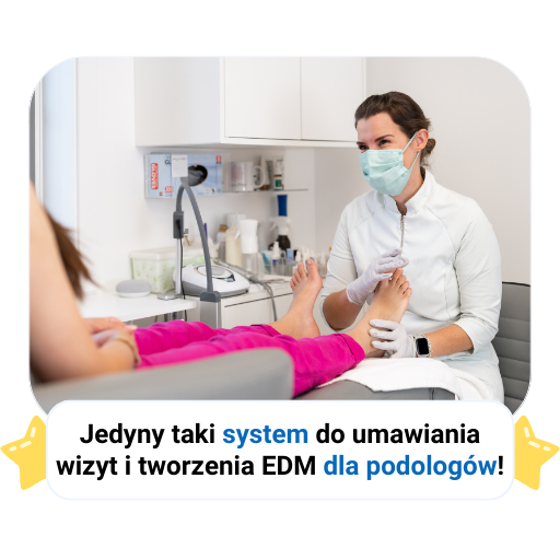 Osoba w maską i rękawicach wykonuje zabiegi na stopach w gabinecie podologicznym.