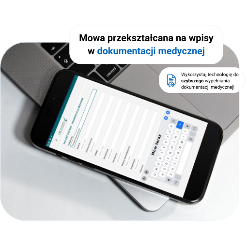 Smartfon z aplikacją dokumentacji medycznej na klawiaturze laptopa, konwersja mowy na tekst.