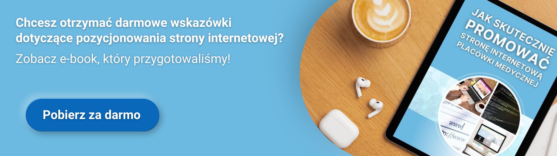 Reklama e-booka o promocji stron medycznych, z tabletem, kawą i słuchawkami na stole.