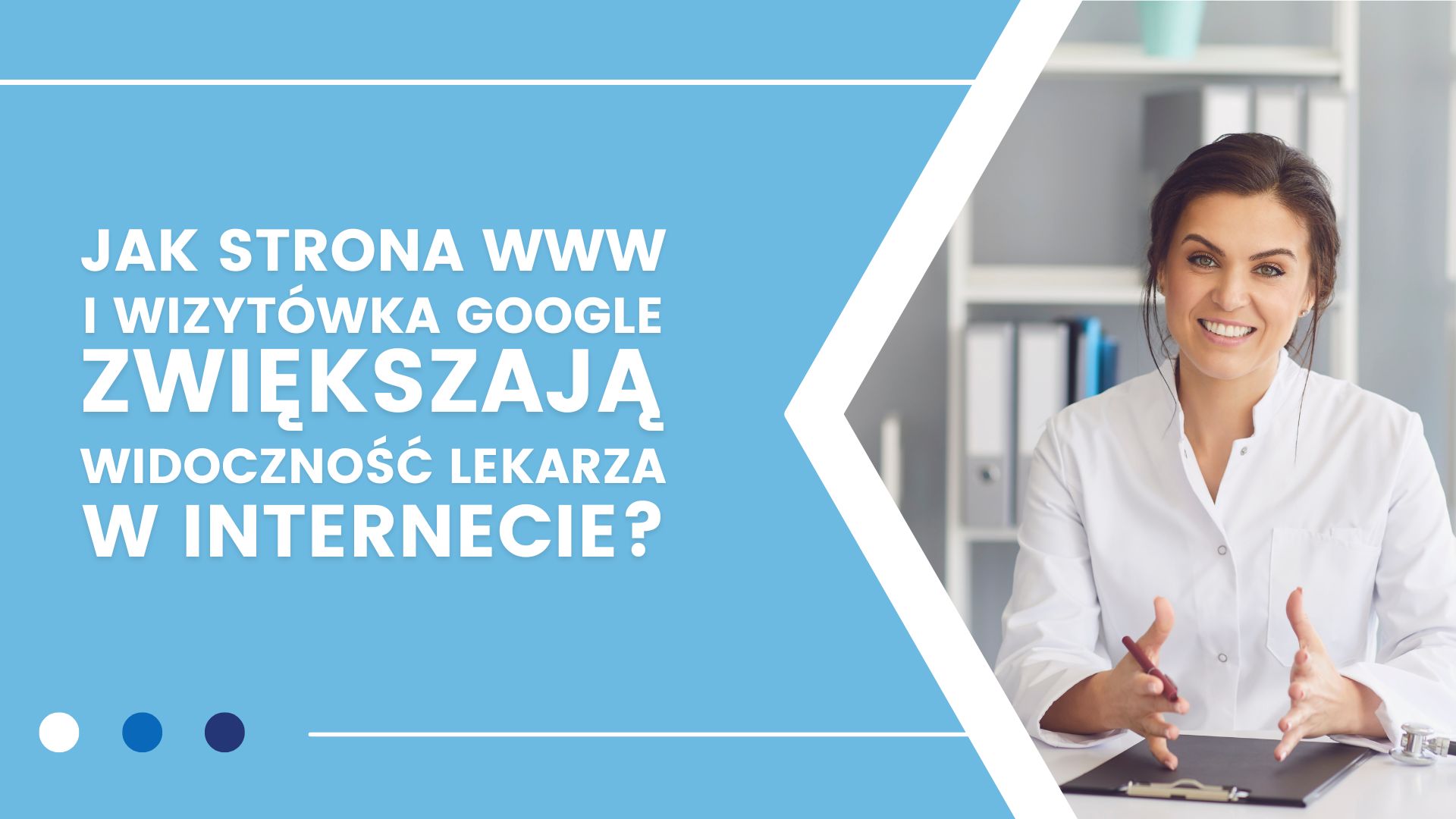 Slogan o zwiększaniu widoczności lekarza online z kobietą w białym fartuchu przy biurku.