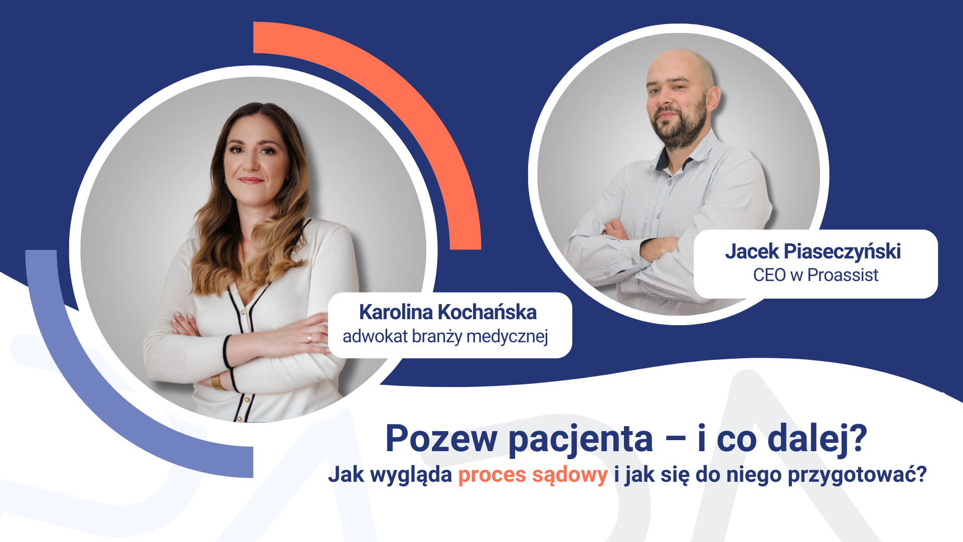 Karolina Kochańska, adwokat i Jacek Piaseczyński, CEO, na tle tekstu o procesie sądowym.