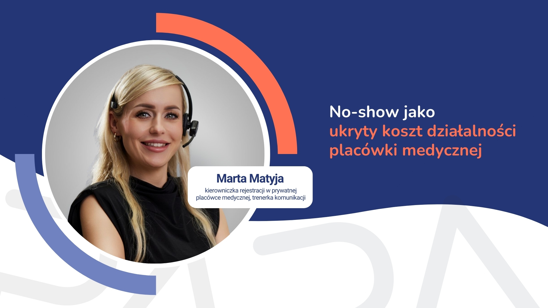 Kobieta z zestawem słuchawkowym prezentuje temat no-show w placówce medycznej.