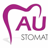 Logo z fioletowym konturem zęba, litery "AU" i napis "STOMAT" poniżej.